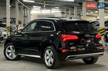 Внедорожник / Кроссовер Audi Q5 2018 в 