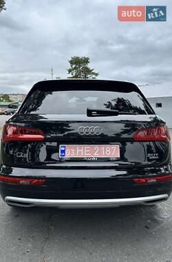 Позашляховик / Кросовер Audi Q5 2018 в 
