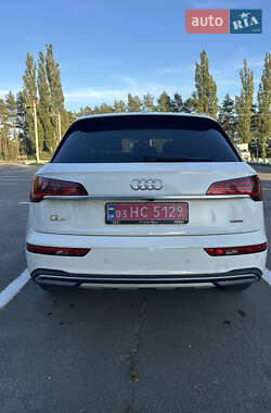 Внедорожник / Кроссовер Audi Q5 2021 в 