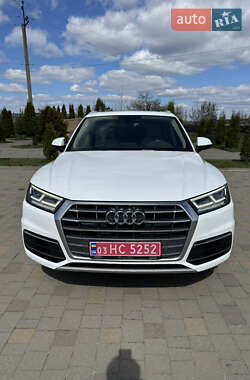 Позашляховик / Кросовер Audi Q5 2018 в 