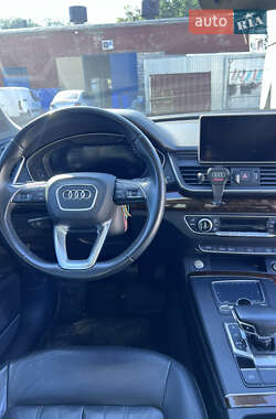 Внедорожник / Кроссовер Audi Q5 2018 в 
