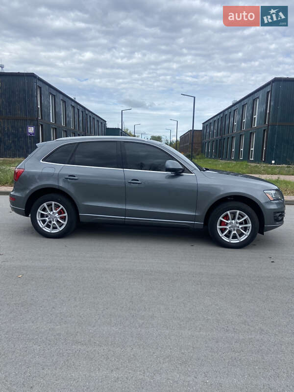 Внедорожник / Кроссовер Audi Q5 2012 в 