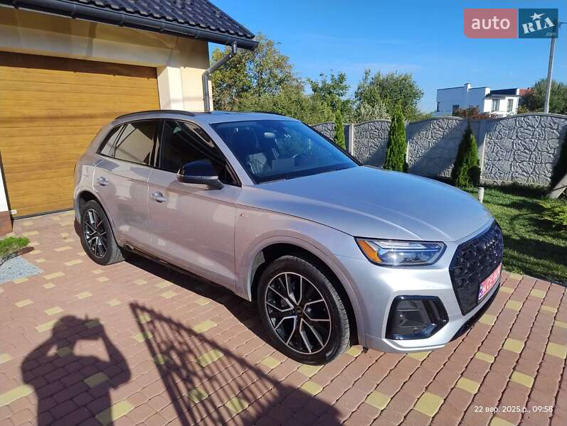 Внедорожник / Кроссовер Audi Q5 2022 в 