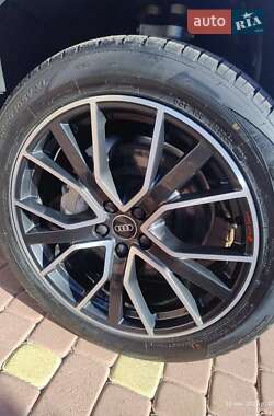 Внедорожник / Кроссовер Audi Q5 2022 в 