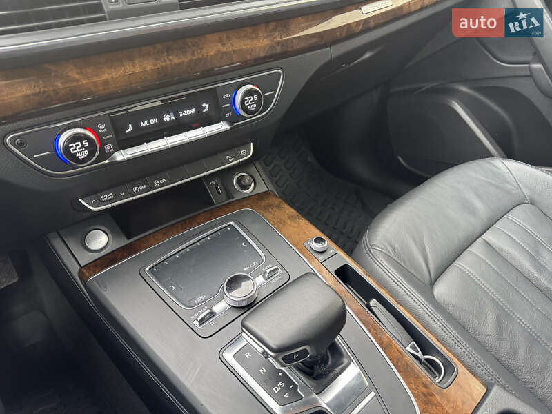 Внедорожник / Кроссовер Audi Q5 2018 в Луцке