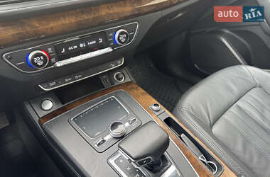 Внедорожник / Кроссовер Audi Q5 2018 в 