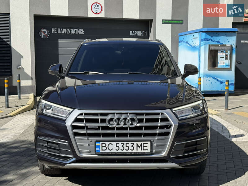 Внедорожник / Кроссовер Audi Q5 2017 в 