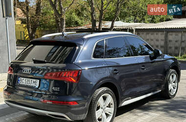 Внедорожник / Кроссовер Audi Q5 2017 в 