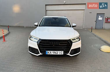 Внедорожник / Кроссовер Audi Q5 2018 в 