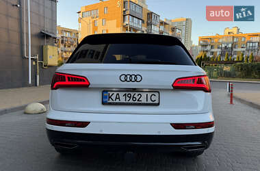 Внедорожник / Кроссовер Audi Q5 2018 в 