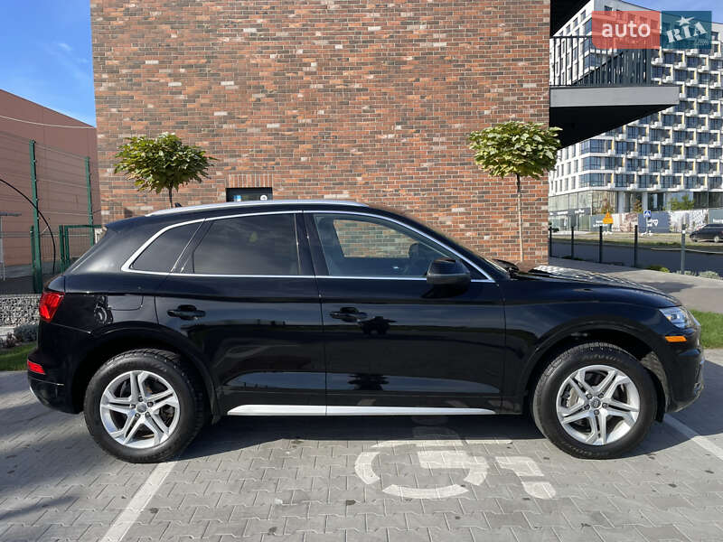 Внедорожник / Кроссовер Audi Q5 2019 в Киеве