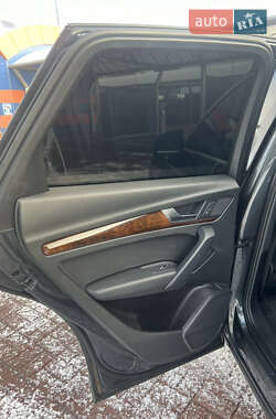 Внедорожник / Кроссовер Audi Q5 2018 в 