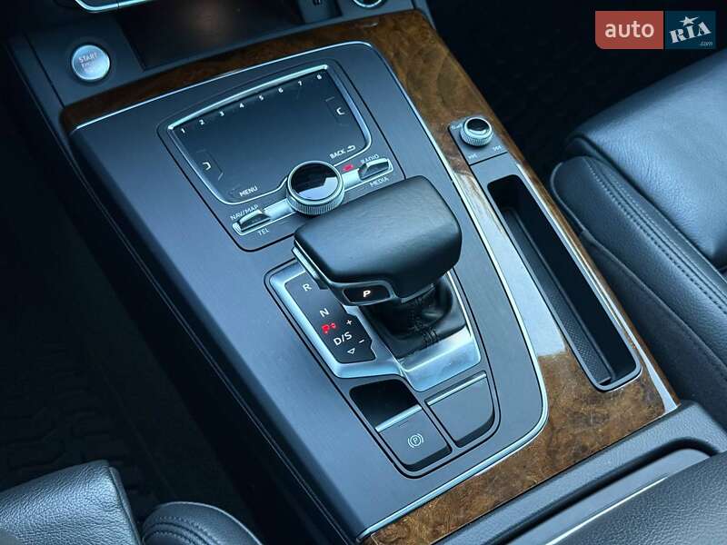 Внедорожник / Кроссовер Audi Q5 2017 в Хмельницком