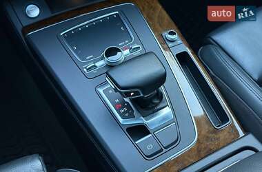 Внедорожник / Кроссовер Audi Q5 2017 в 
