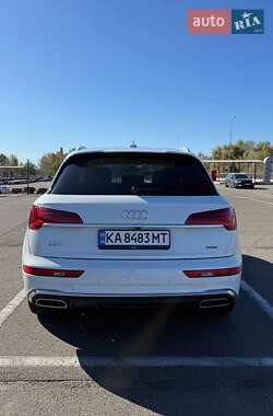 Позашляховик / Кросовер Audi Q5 2021 в 