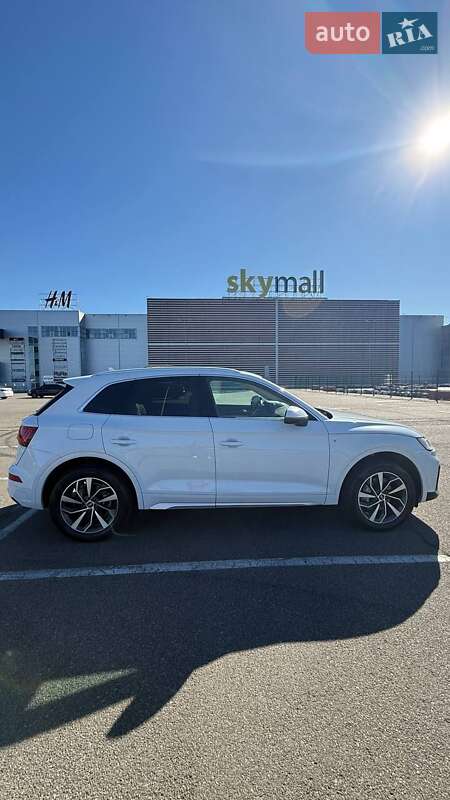 Внедорожник / Кроссовер Audi Q5 2021 в Киеве