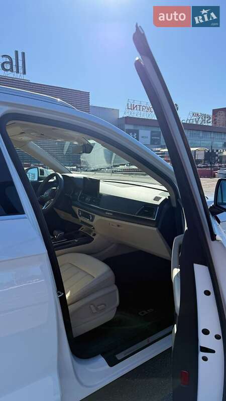 Внедорожник / Кроссовер Audi Q5 2021 в Киеве