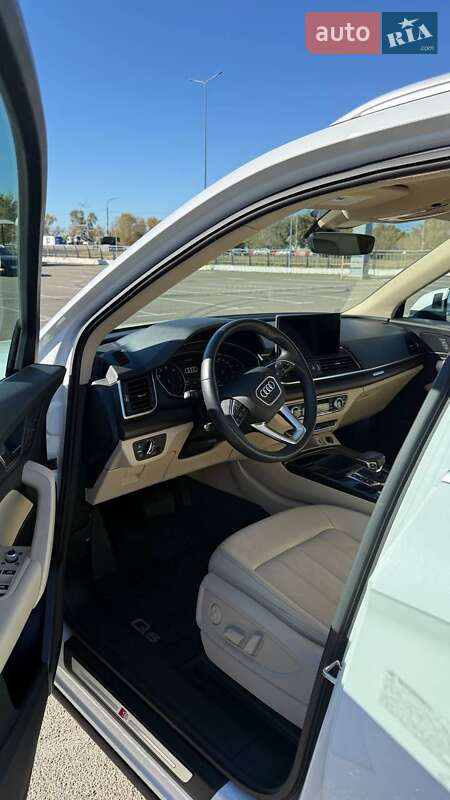 Внедорожник / Кроссовер Audi Q5 2021 в Киеве