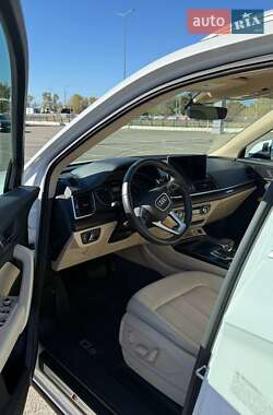 Позашляховик / Кросовер Audi Q5 2021 в 