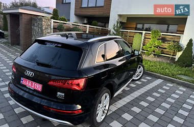 Внедорожник / Кроссовер Audi Q5 2018 в 