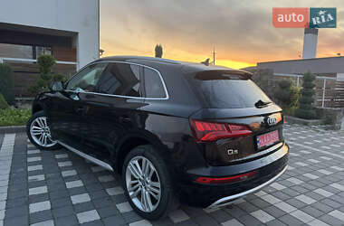 Внедорожник / Кроссовер Audi Q5 2018 в 