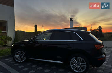 Внедорожник / Кроссовер Audi Q5 2018 в 