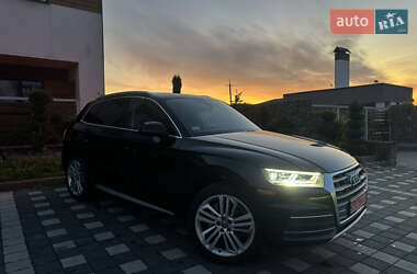 Внедорожник / Кроссовер Audi Q5 2018 в 