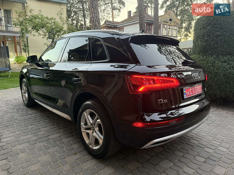 Позашляховик / Кросовер Audi Q5 2018 в Львові
