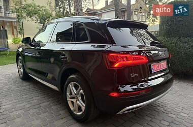 Внедорожник / Кроссовер Audi Q5 2018 в 