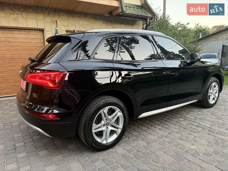 Позашляховик / Кросовер Audi Q5 2018 в Львові