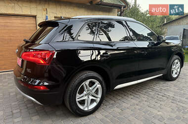 Внедорожник / Кроссовер Audi Q5 2018 в 