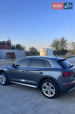 Внедорожник / Кроссовер Audi Q5 2018 в 