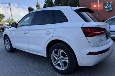 Внедорожник / Кроссовер Audi Q5 2018 в 