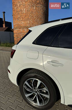 Внедорожник / Кроссовер Audi Q5 2021 в 