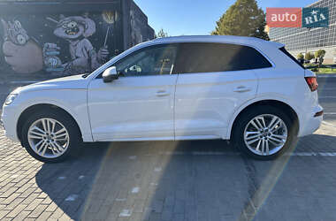 Внедорожник / Кроссовер Audi Q5 2018 в 