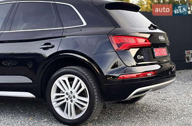 Внедорожник / Кроссовер Audi Q5 2017 в 