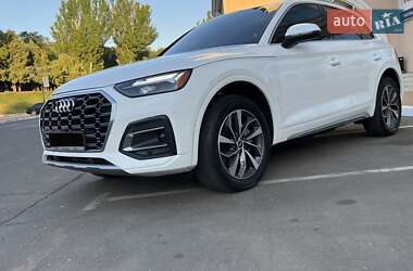 Позашляховик / Кросовер Audi Q5 2021 в 