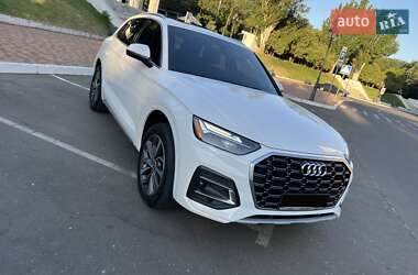 Позашляховик / Кросовер Audi Q5 2021 в 