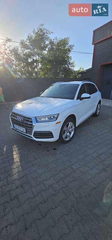 Внедорожник / Кроссовер Audi Q5 2017 в Черновцах