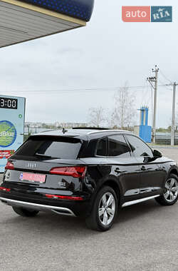 Внедорожник / Кроссовер Audi Q5 2017 в 
