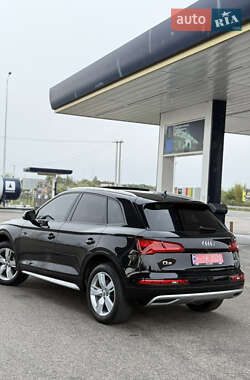 Внедорожник / Кроссовер Audi Q5 2017 в 