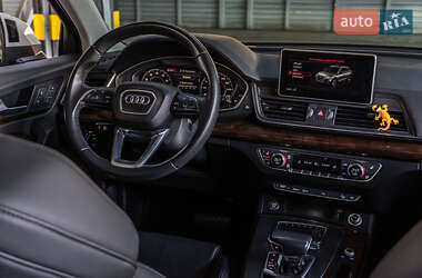 Позашляховик / Кросовер Audi Q5 2020 в 