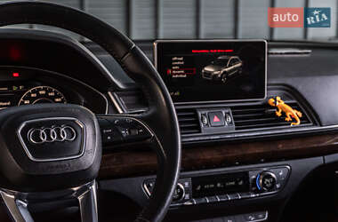 Позашляховик / Кросовер Audi Q5 2020 в 