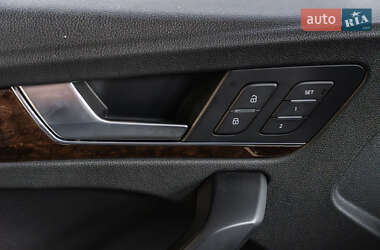 Позашляховик / Кросовер Audi Q5 2020 в 