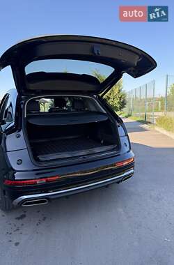 Позашляховик / Кросовер Audi Q5 2021 в 