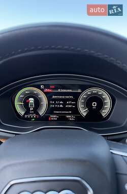Позашляховик / Кросовер Audi Q5 2021 в 