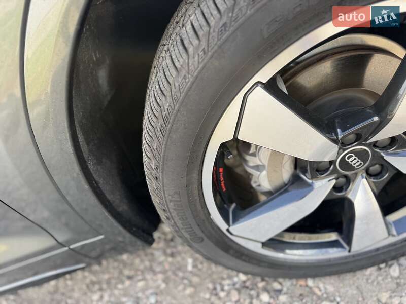 Позашляховик / Кросовер Audi Q5 2021 в Києві