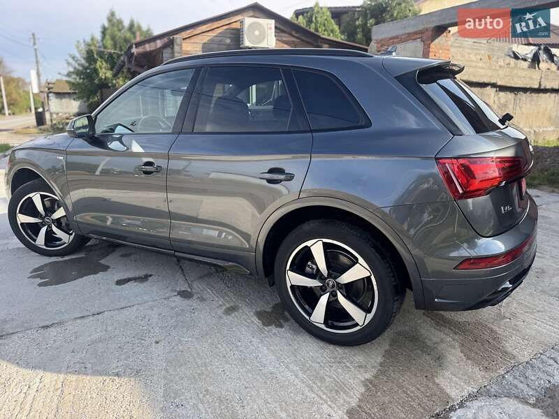 Позашляховик / Кросовер Audi Q5 2021 в Києві