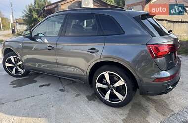 Позашляховик / Кросовер Audi Q5 2021 в 