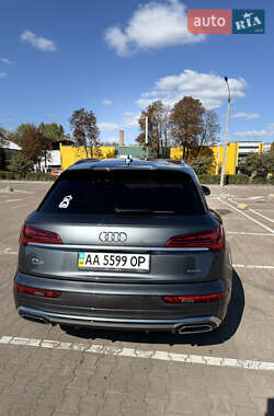 Внедорожник / Кроссовер Audi Q5 2021 в 